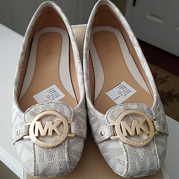 Michael Kors Shoes - 🎉Authentic MK Vanilla moccasins🎉